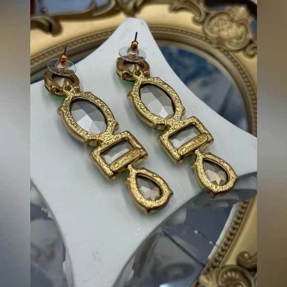 🆕 OSCAR DE LA RENTA 🧿 NWOT Goldtone & Green Crystal Geometric Drop Earring - Picture 8 of 16